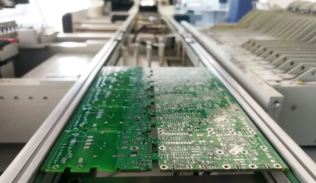 pcb-reflow-soldering-in-smt-assembly-processes1-683feac133ab4