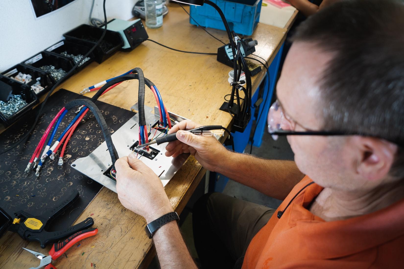 Selective Soldering vs Wave Soldering Selective Soldering vs Wave Soldering